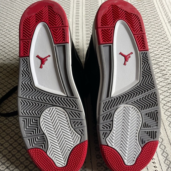 Jordan 4 - Picture 2 of 5